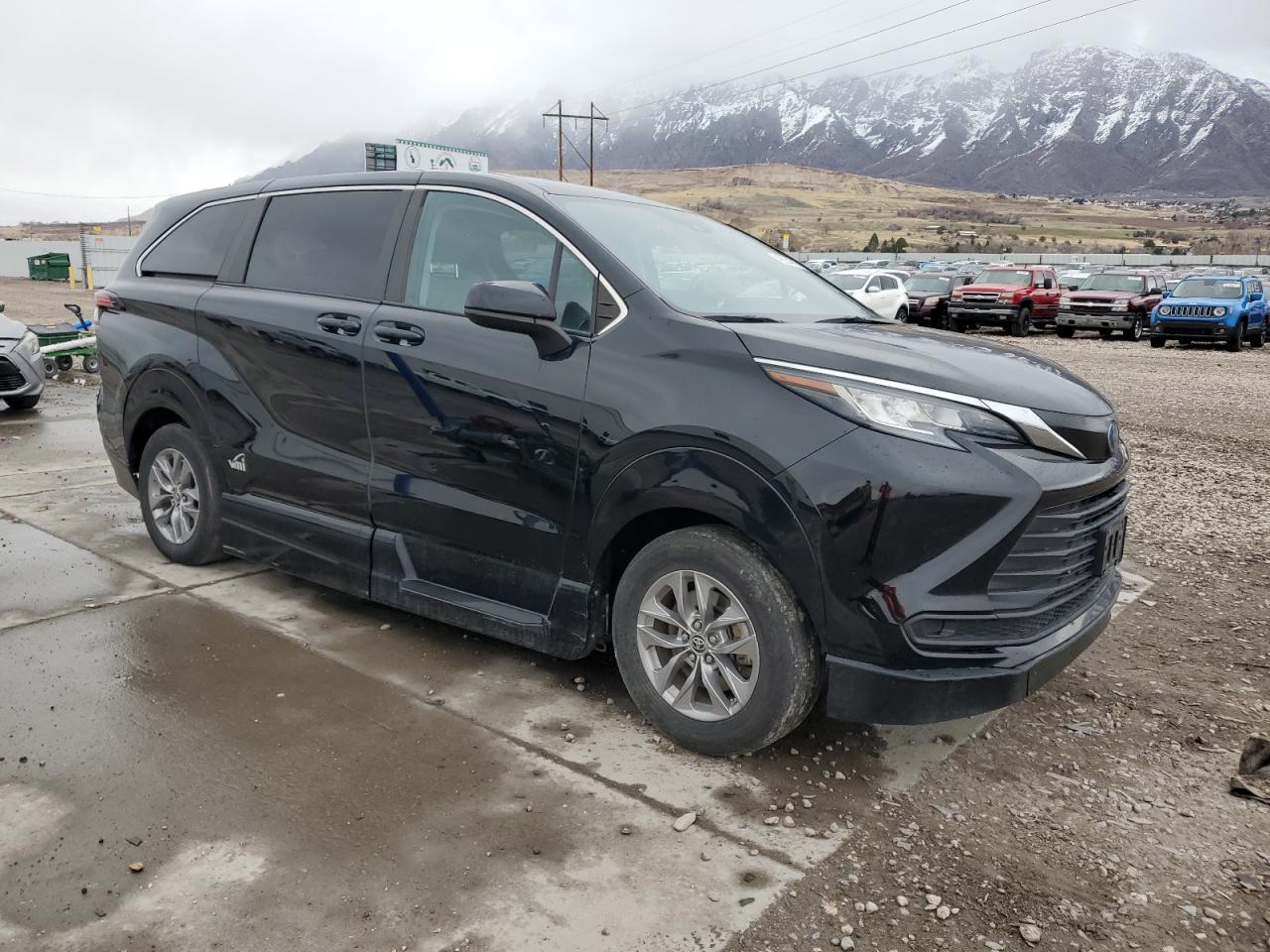 2022 Toyota Sienna - Image 4