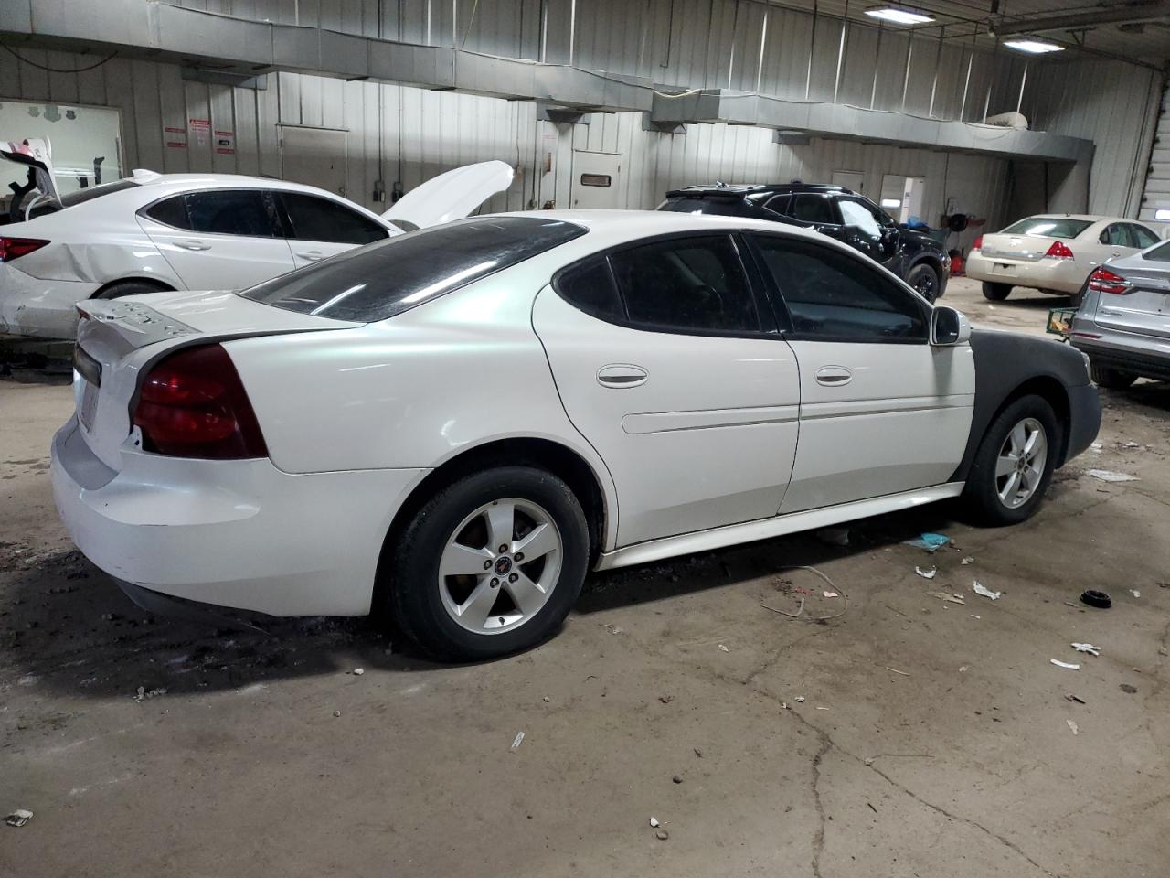 2006 Pontiac Grand Prix - Image 3