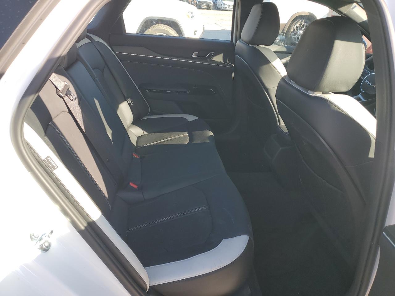 2025 Kia K5 - Image 10