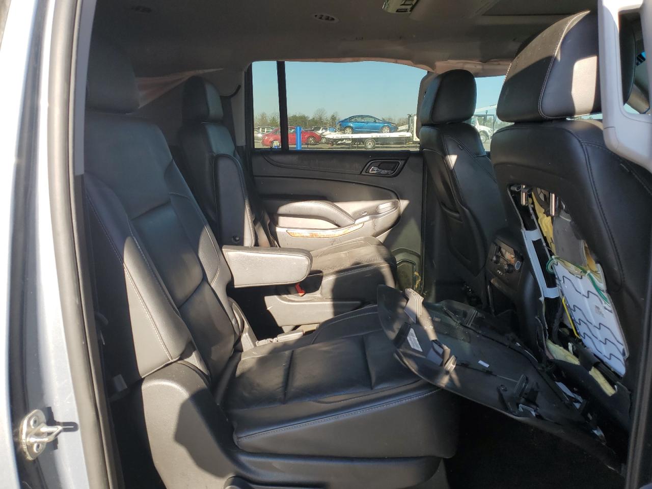2015 Chevrolet Suburban - Image 11