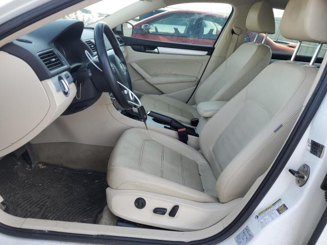 Sedans VOLKSWAGEN PASSAT 2013 Biały