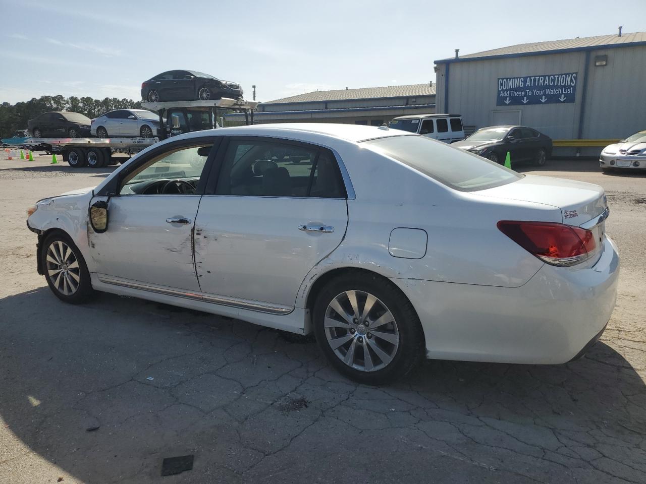 2011 Toyota Avalon - Image 2
