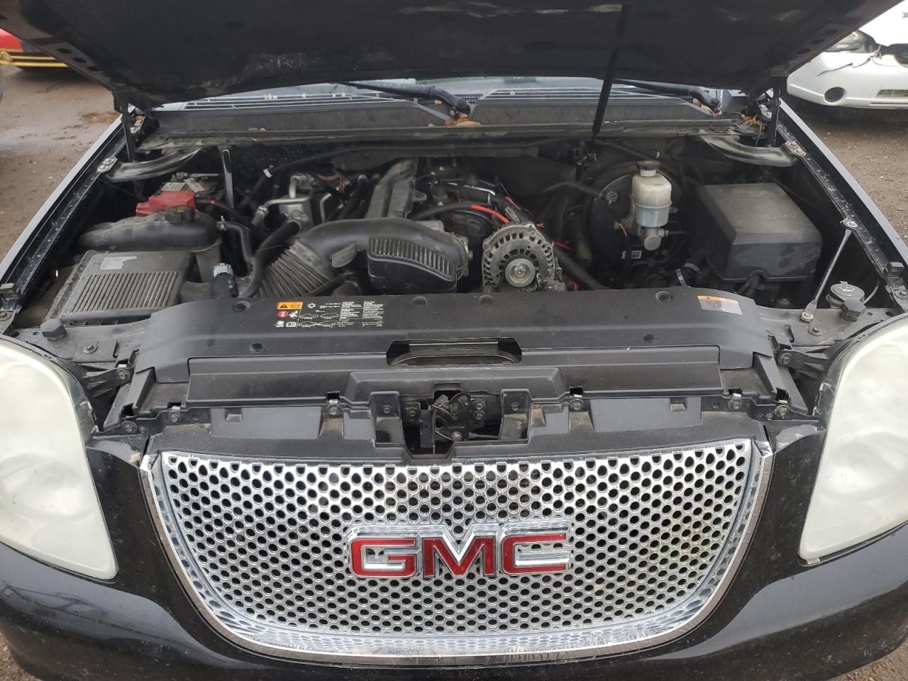 2011 GMC Yukon - Image 12