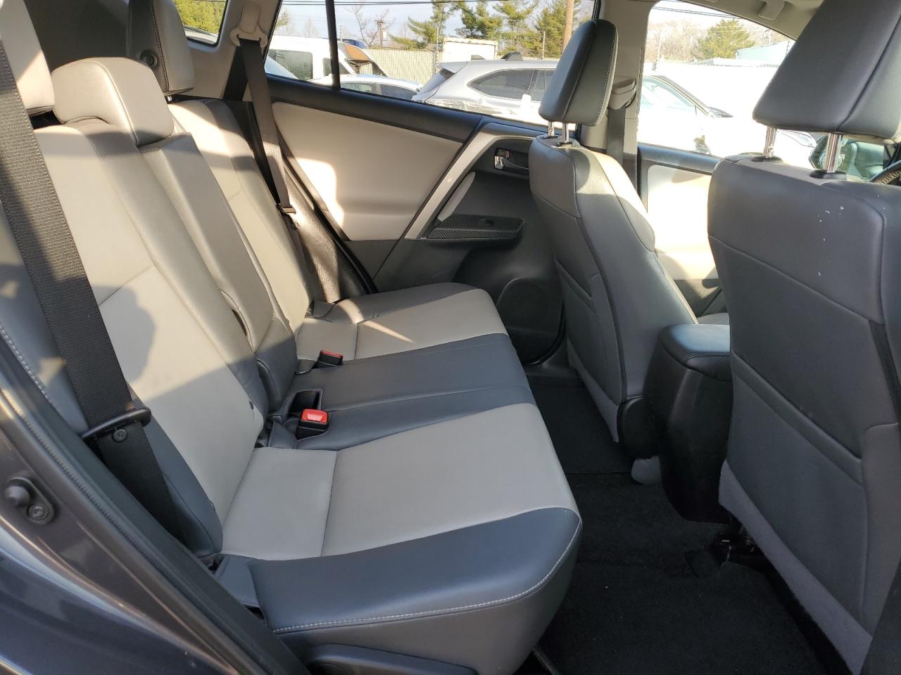 2014 Toyota RAV 4 - Image 11