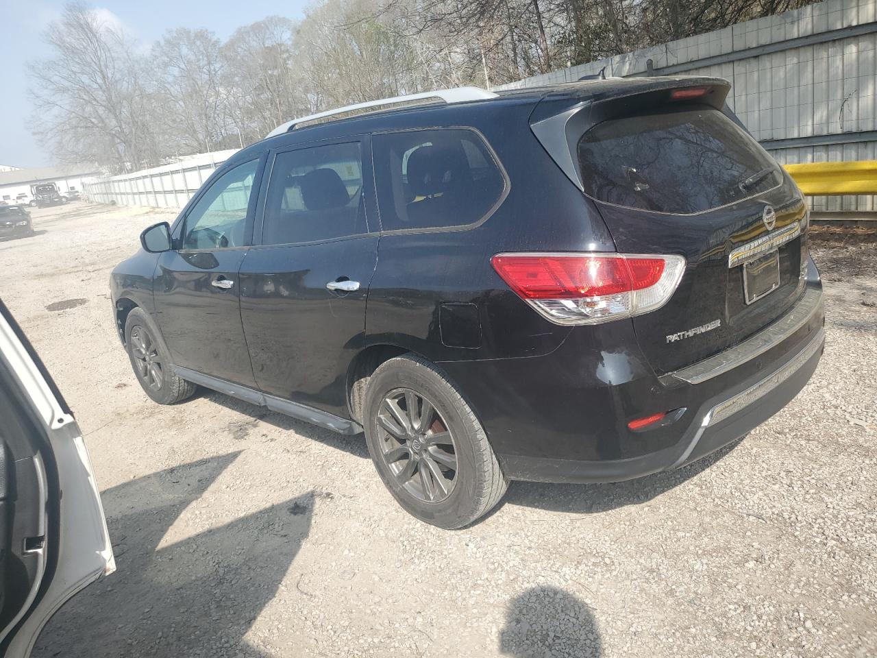 2013 Nissan Pathfinder - Image 2