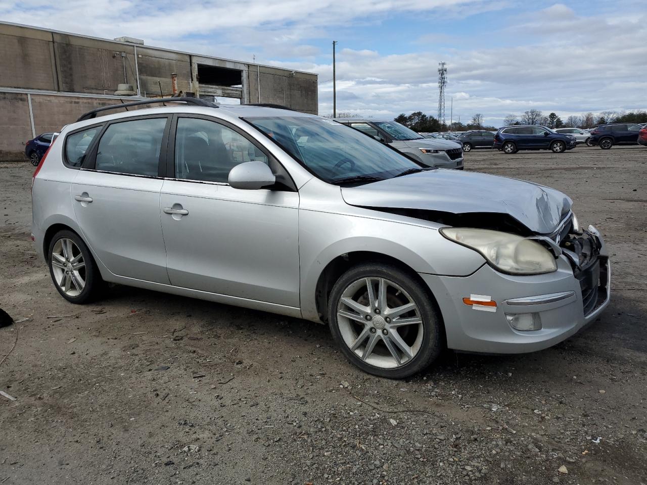 2010 Hyundai Elantra - Image 4