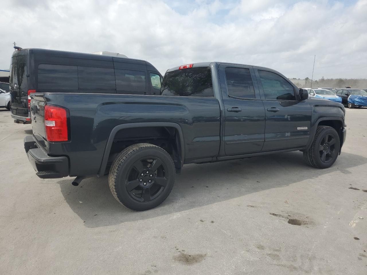 2017 GMC Sierra - Image 3