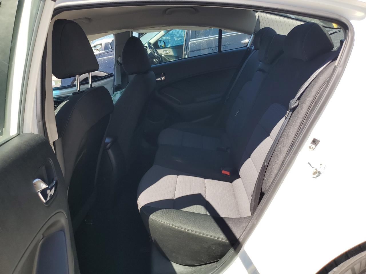 2016 Kia Forte - Image 10