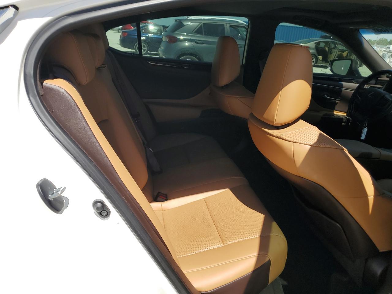 2020 Lexus ES - Image 10