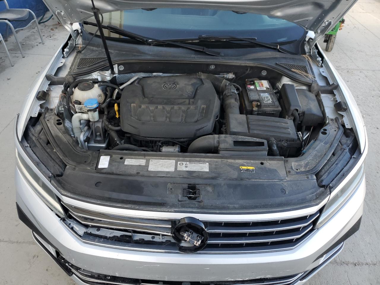 2018 Volkswagen Passat - Image 11
