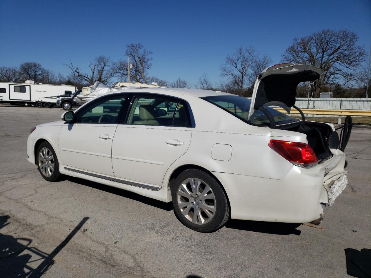 2011 Toyota Avalon - Image 2