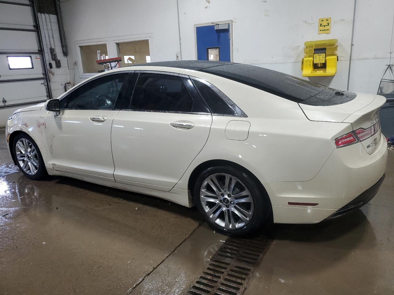 2016 Lincoln MKZ - Image 2