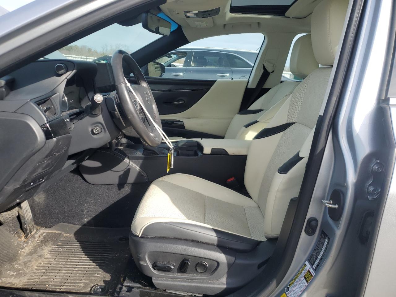 2022 Lexus ES - Image 7