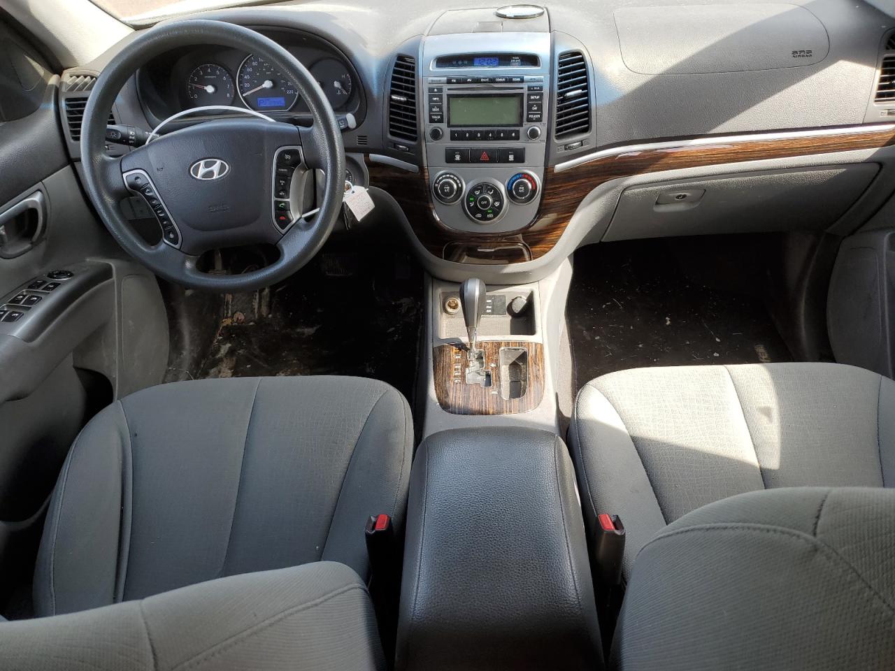 2010 Hyundai Santa Fe - Image 8