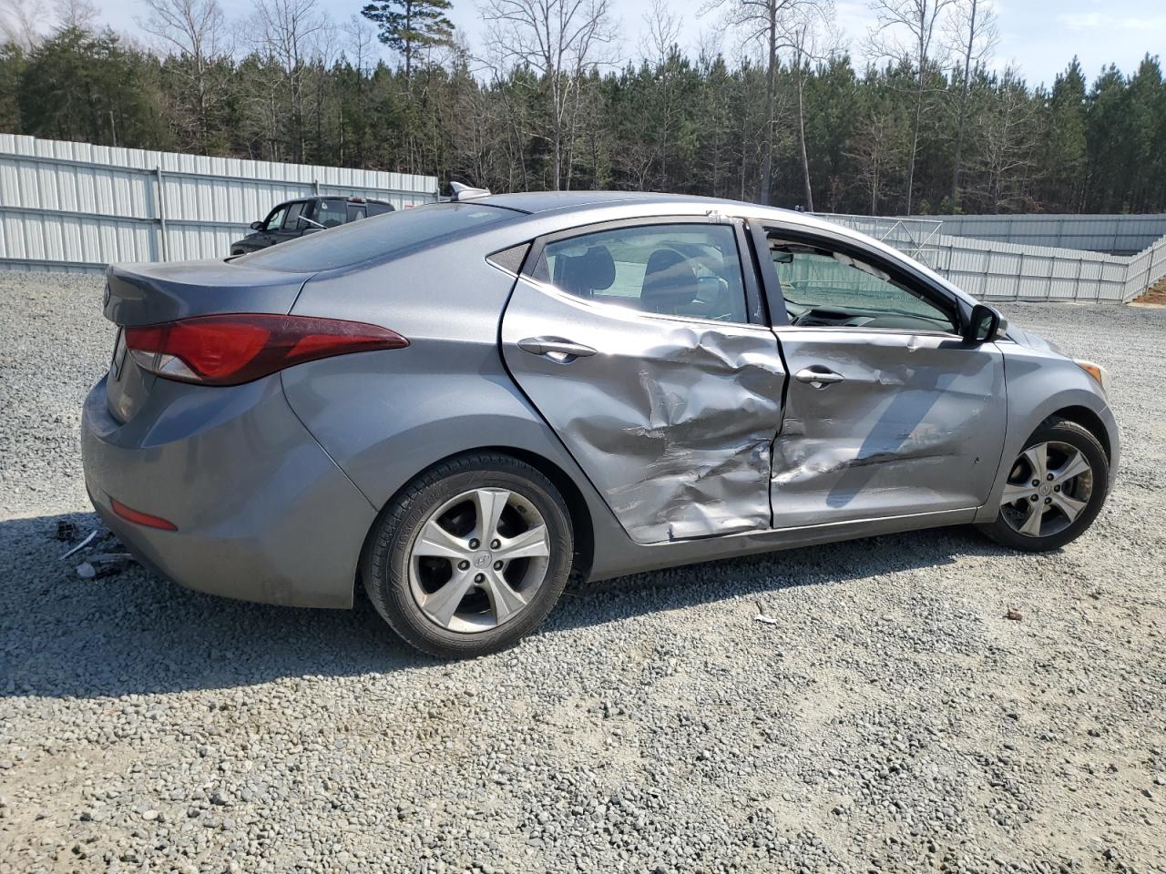 2016 Hyundai Elantra - Image 3