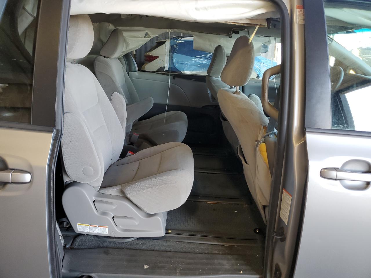2015 Toyota Sienna - Image 11