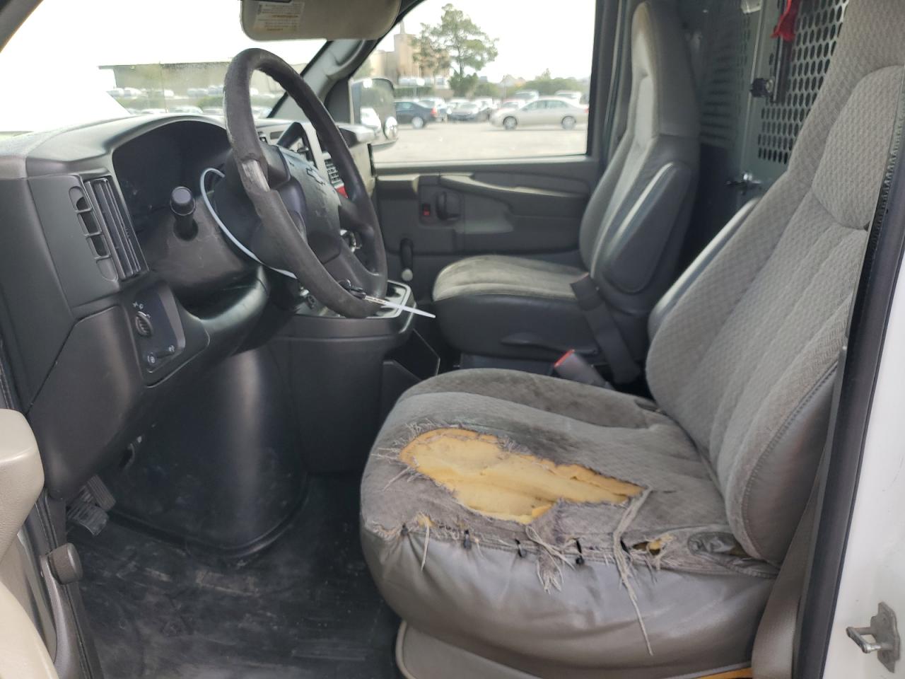 2005 Chevrolet Express - Image 7