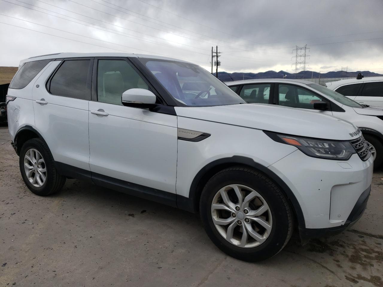 2017 Land Rover Discovery - Image 4