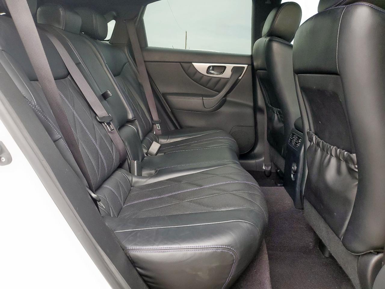 2017 Infiniti QX70 - Image 11