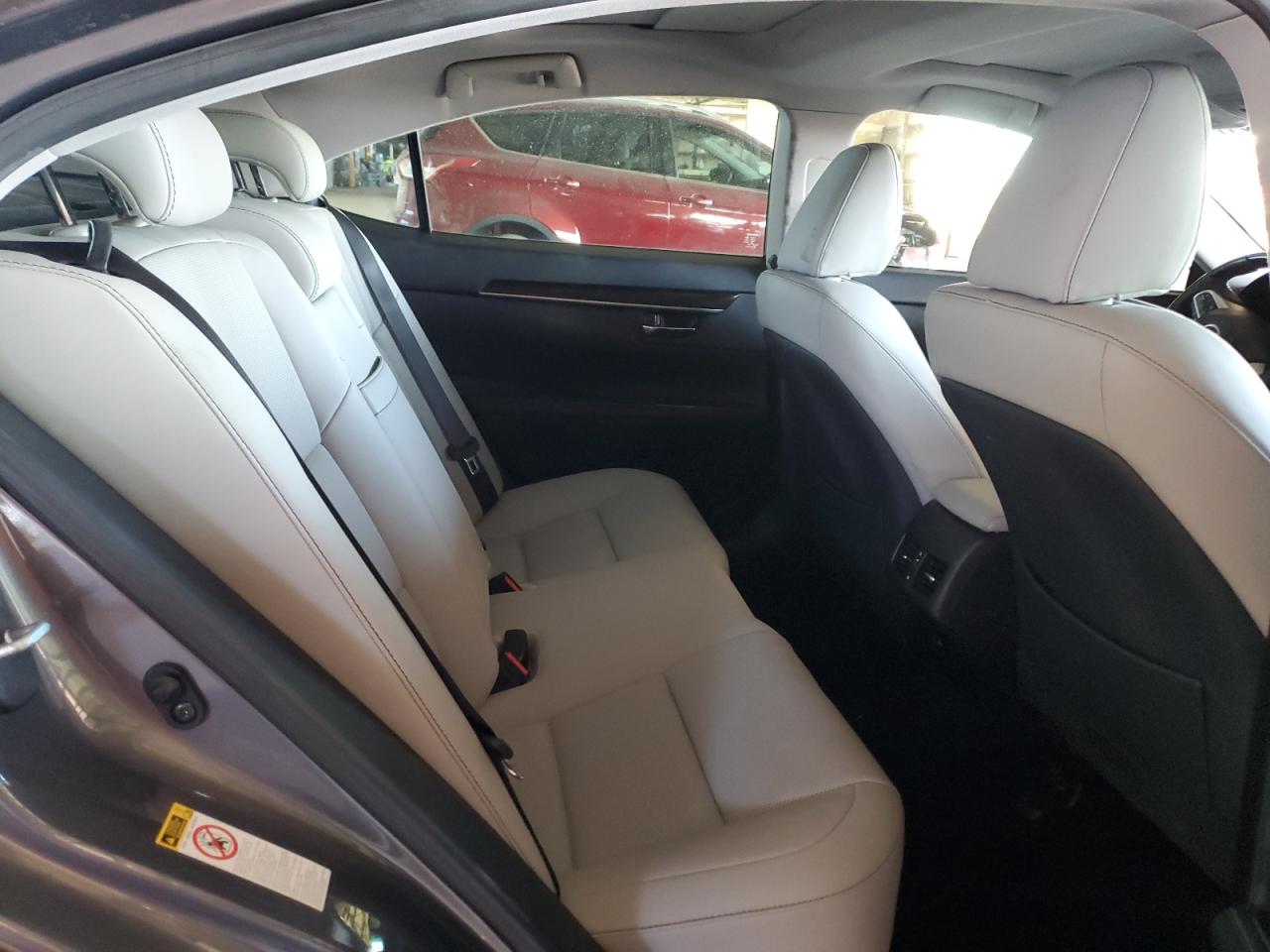2018 Lexus ES - Image 11