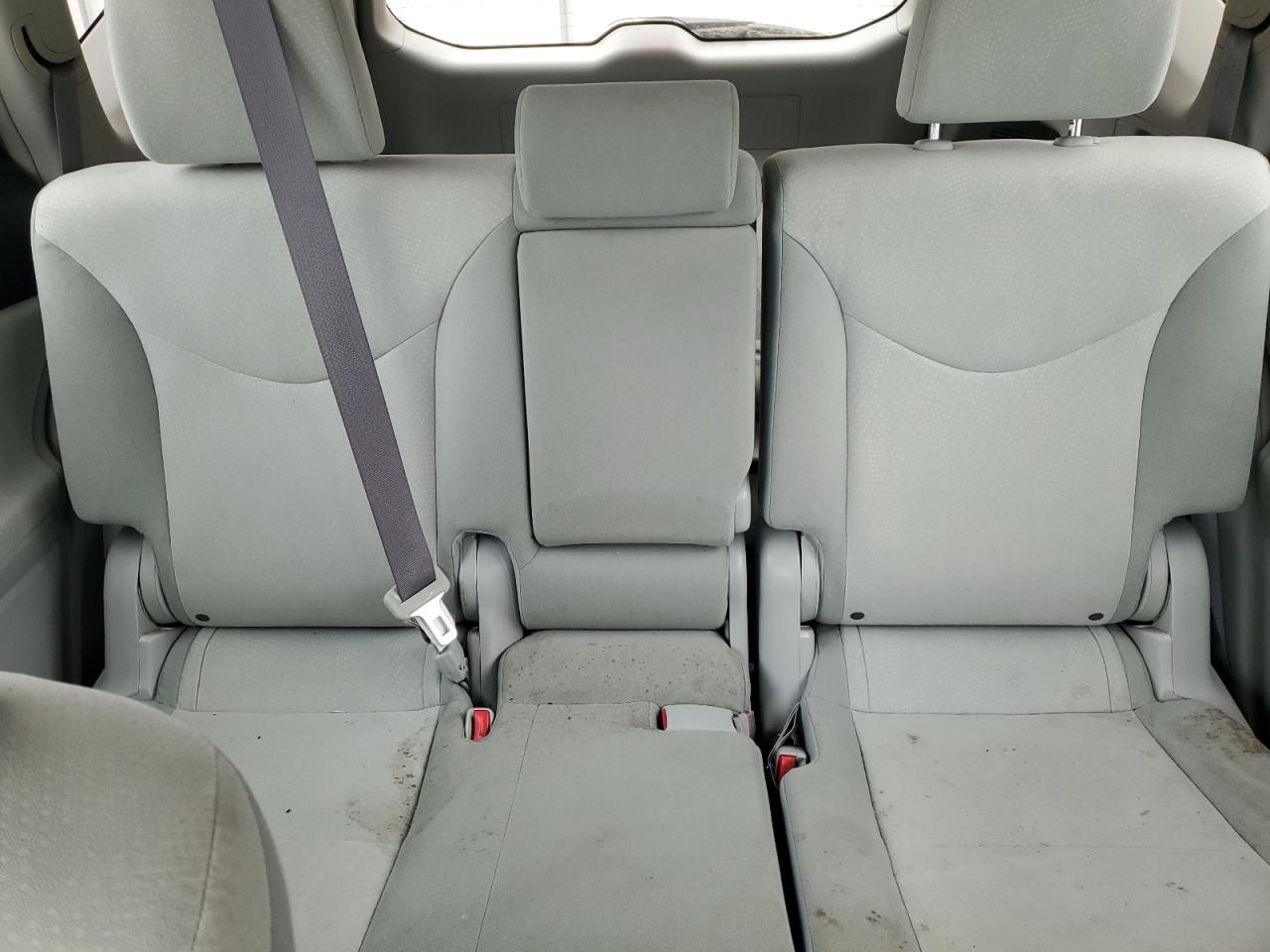 2012 Toyota Prius - Image 10