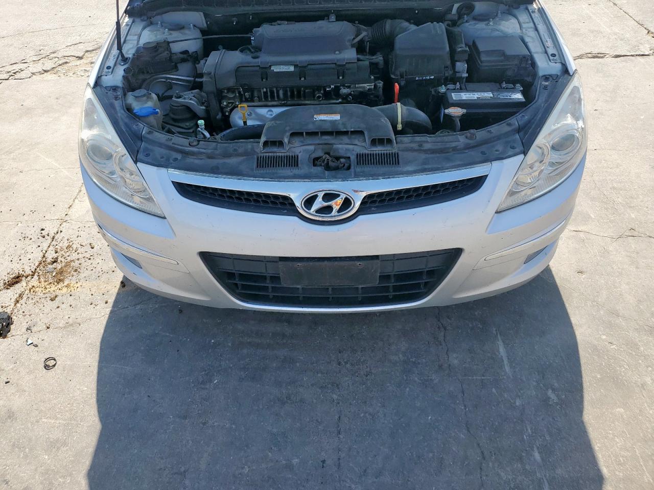 2012 Hyundai Elantra - Image 13