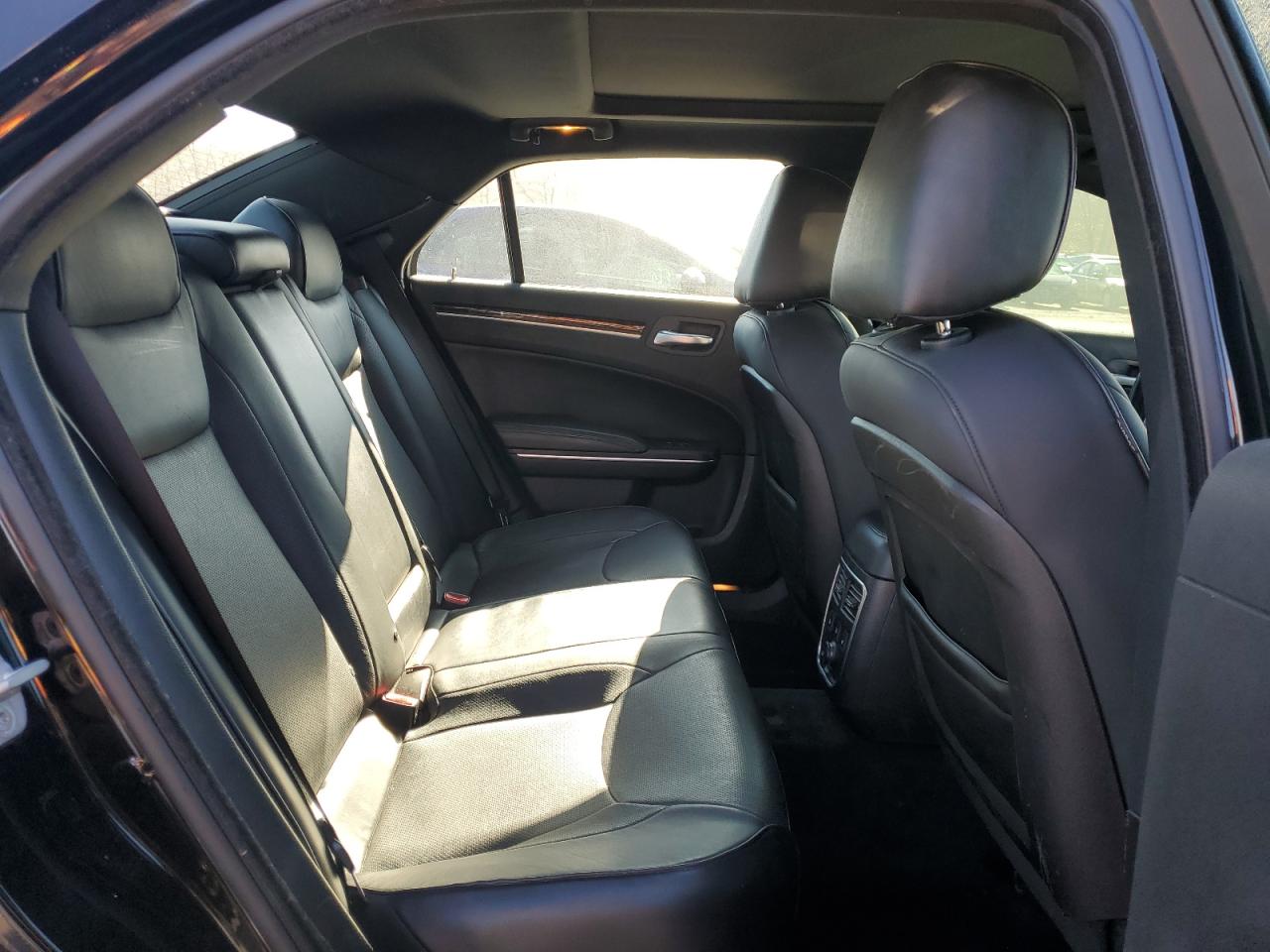 2012 Chrysler 300 - Image 10