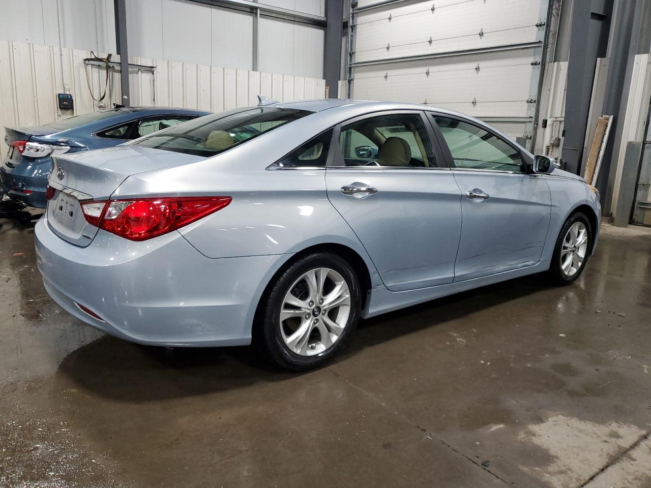 2011 Hyundai Sonata - Image 3