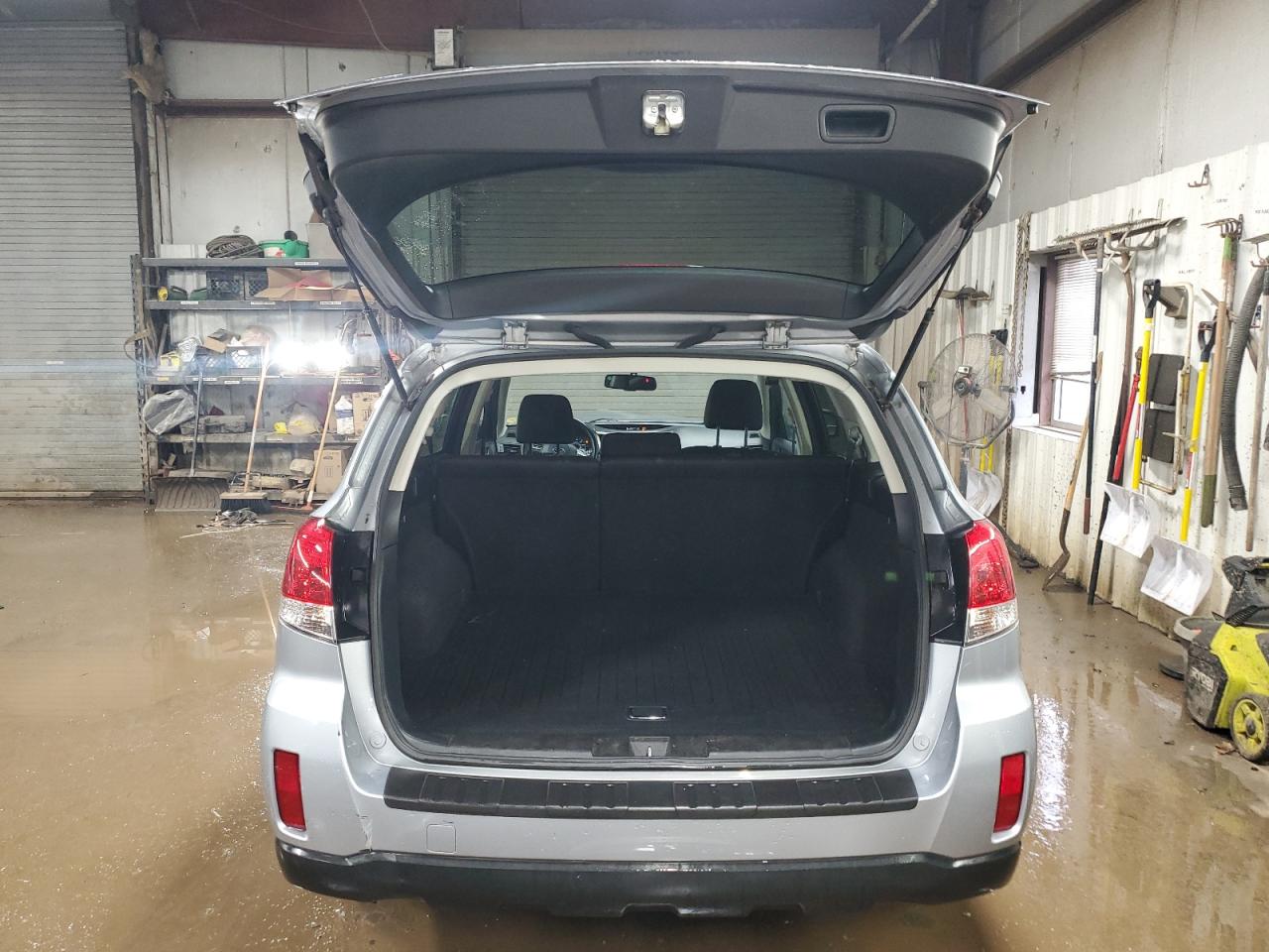 2012 Subaru Outback - Image 6