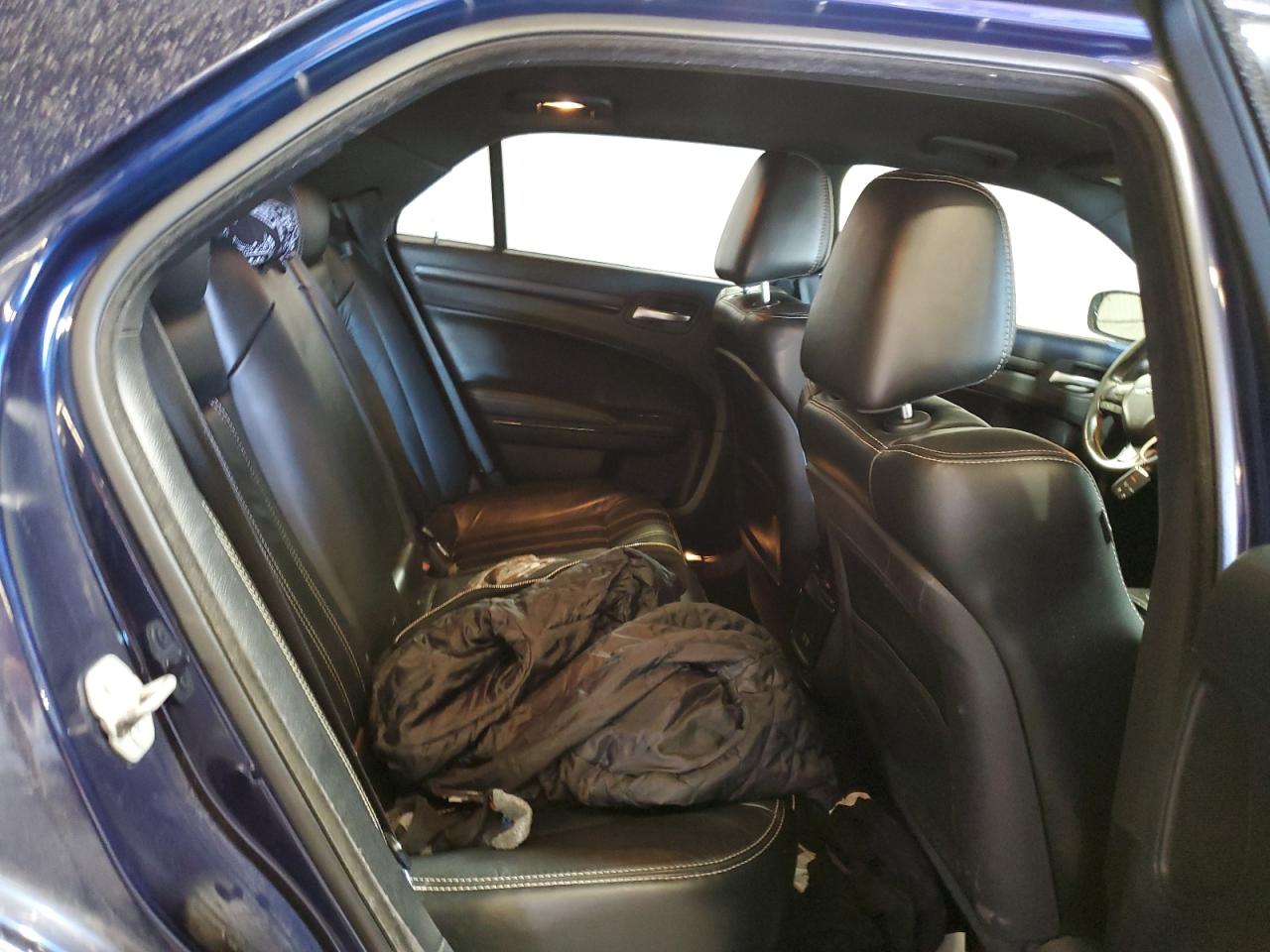 2016 Chrysler 300 - Image 10