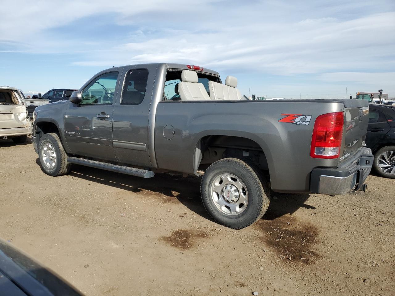 2009 GMC Sierra - Image 2