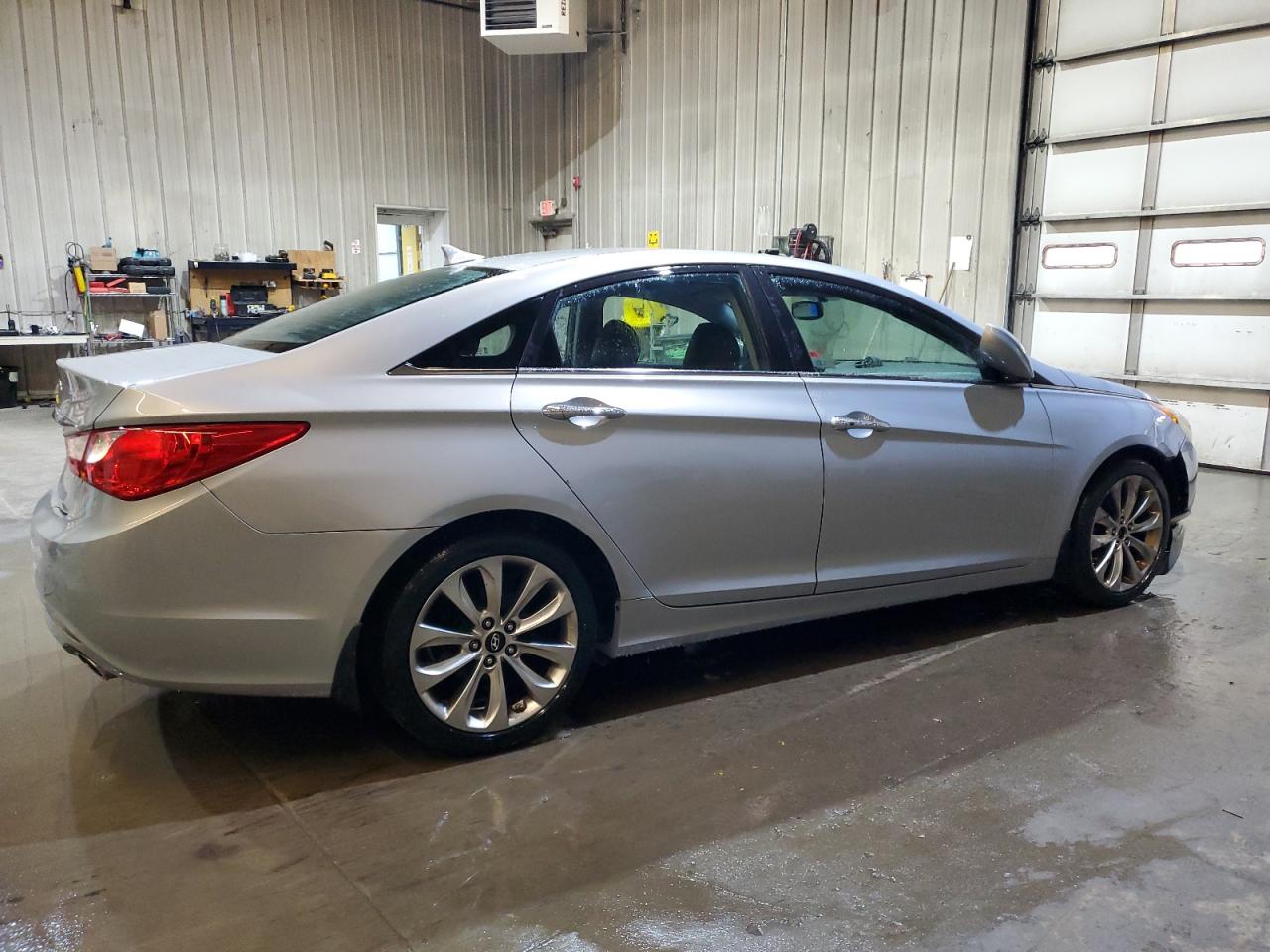 2011 Hyundai Sonata - Image 3