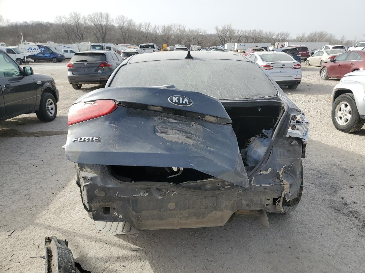 2016 Kia Forte - Image 6