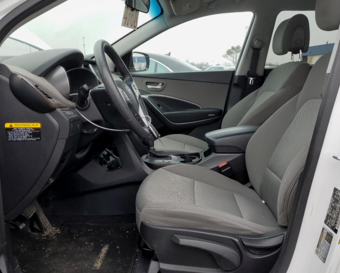 2017 Hyundai Santa Fe - Image 7