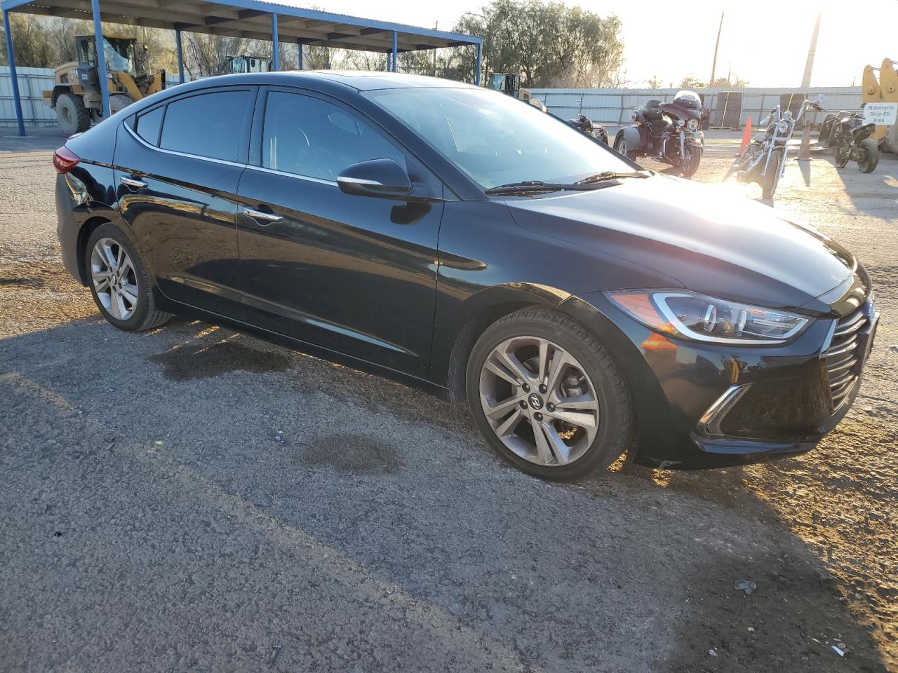 2017 Hyundai Elantra - Image 4