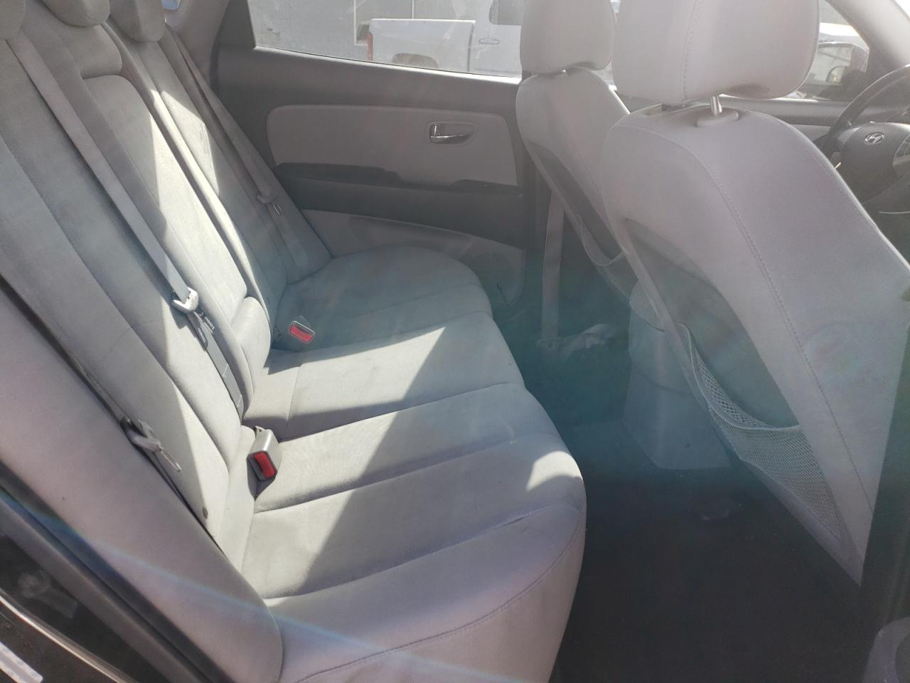 2010 Hyundai Elantra - Image 10