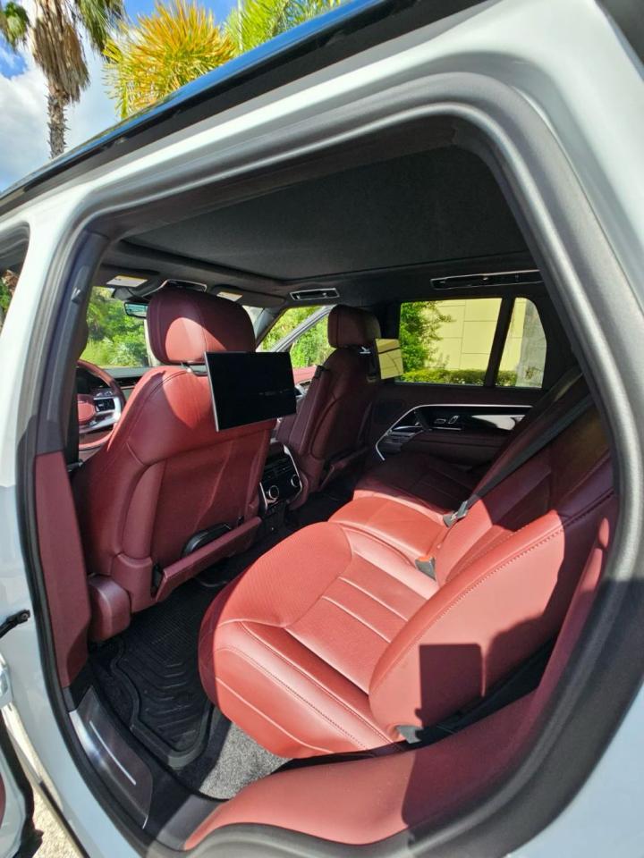 2023 Land Rover Range Rover - Image 11