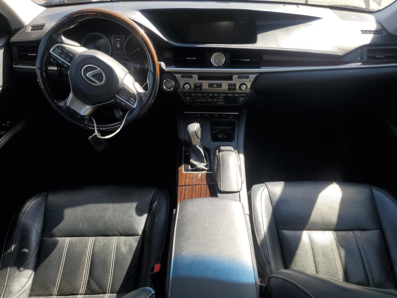 2016 Lexus ES - Image 8
