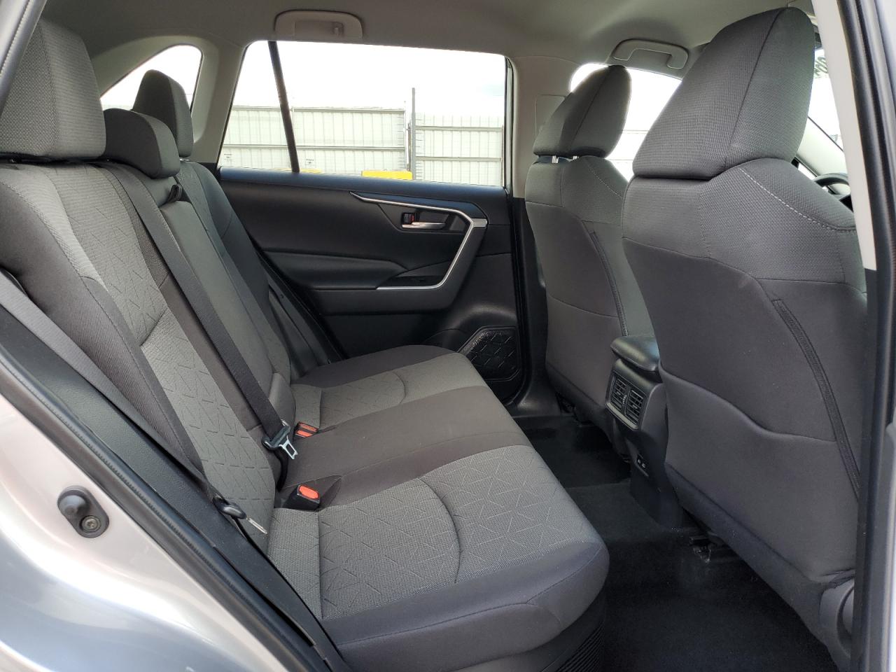 2022 Toyota RAV 4 - Image 11