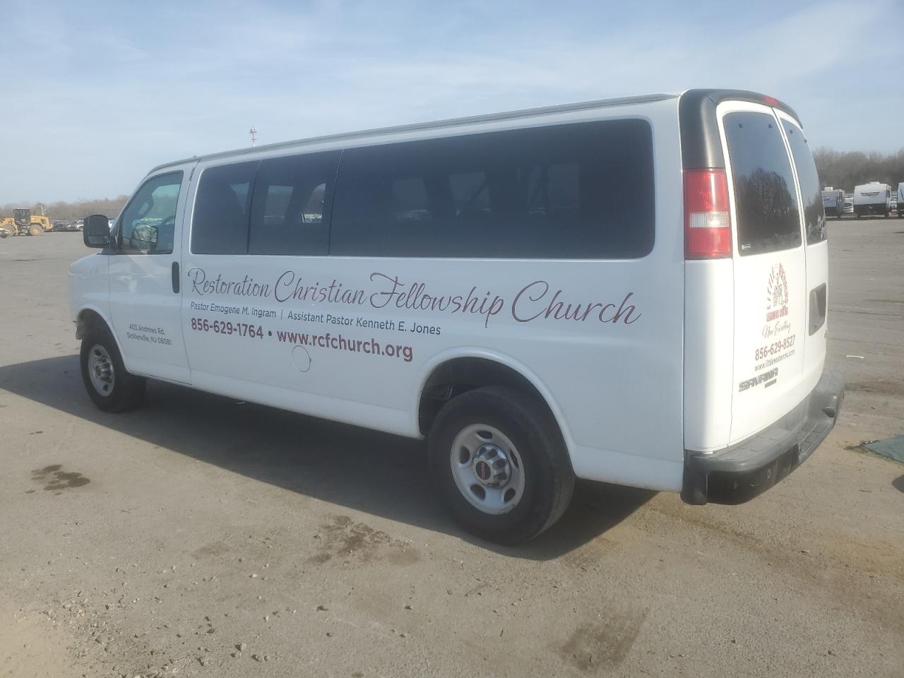 2016 GMC Savana - Image 2