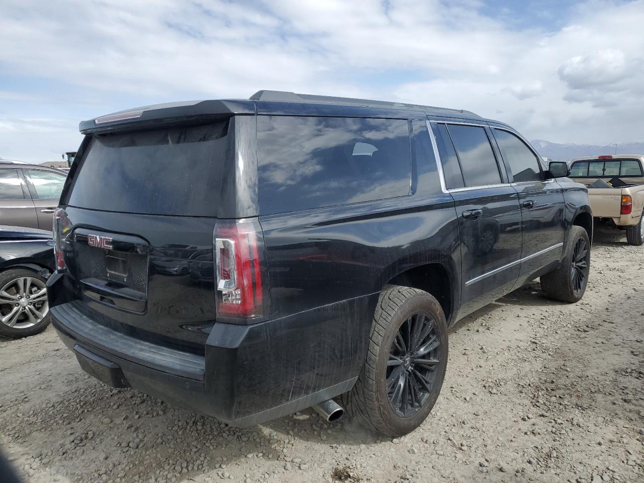 2016 GMC Yukon - Image 3