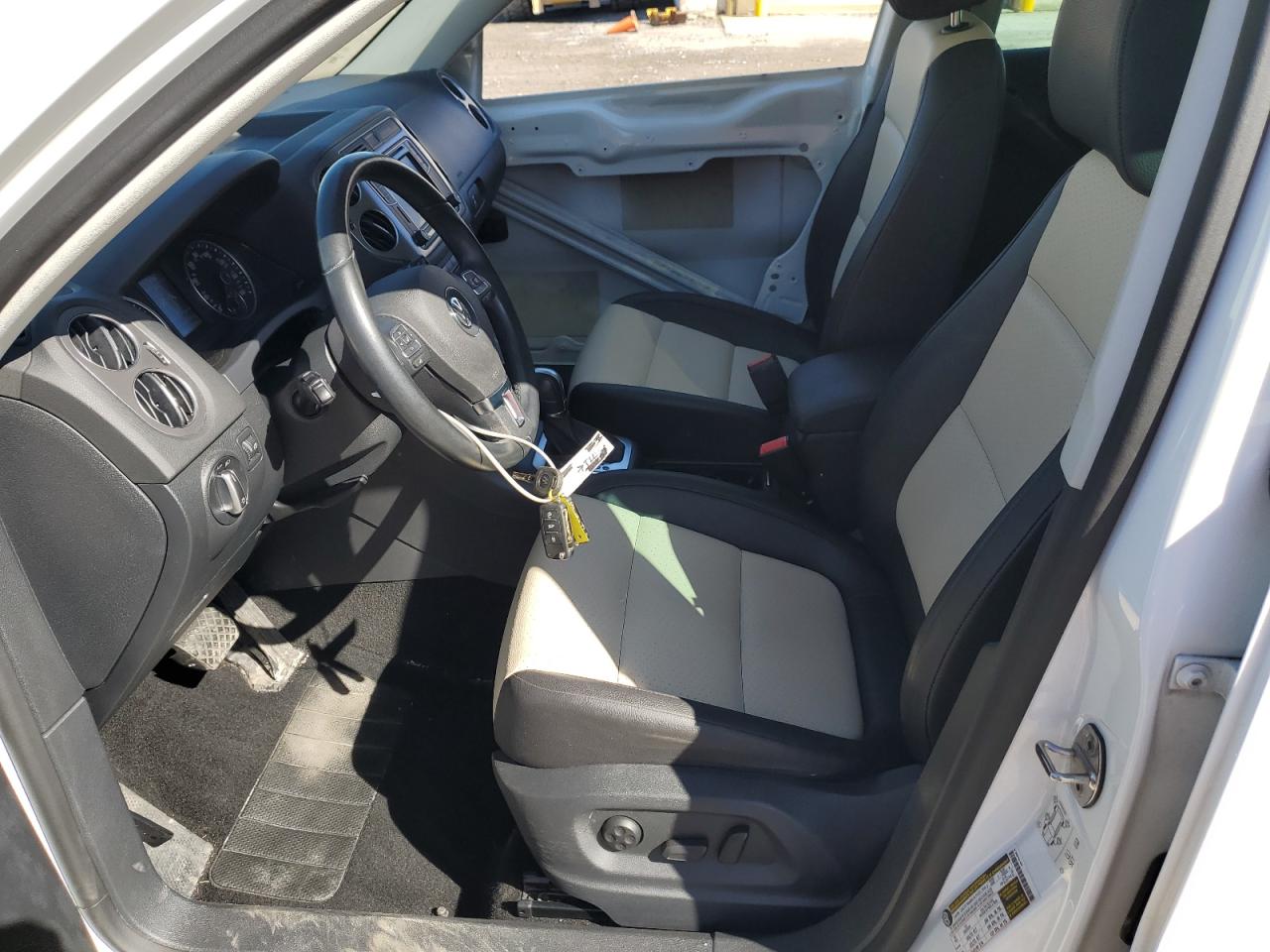 2017 Volkswagen Tiguan - Image 7