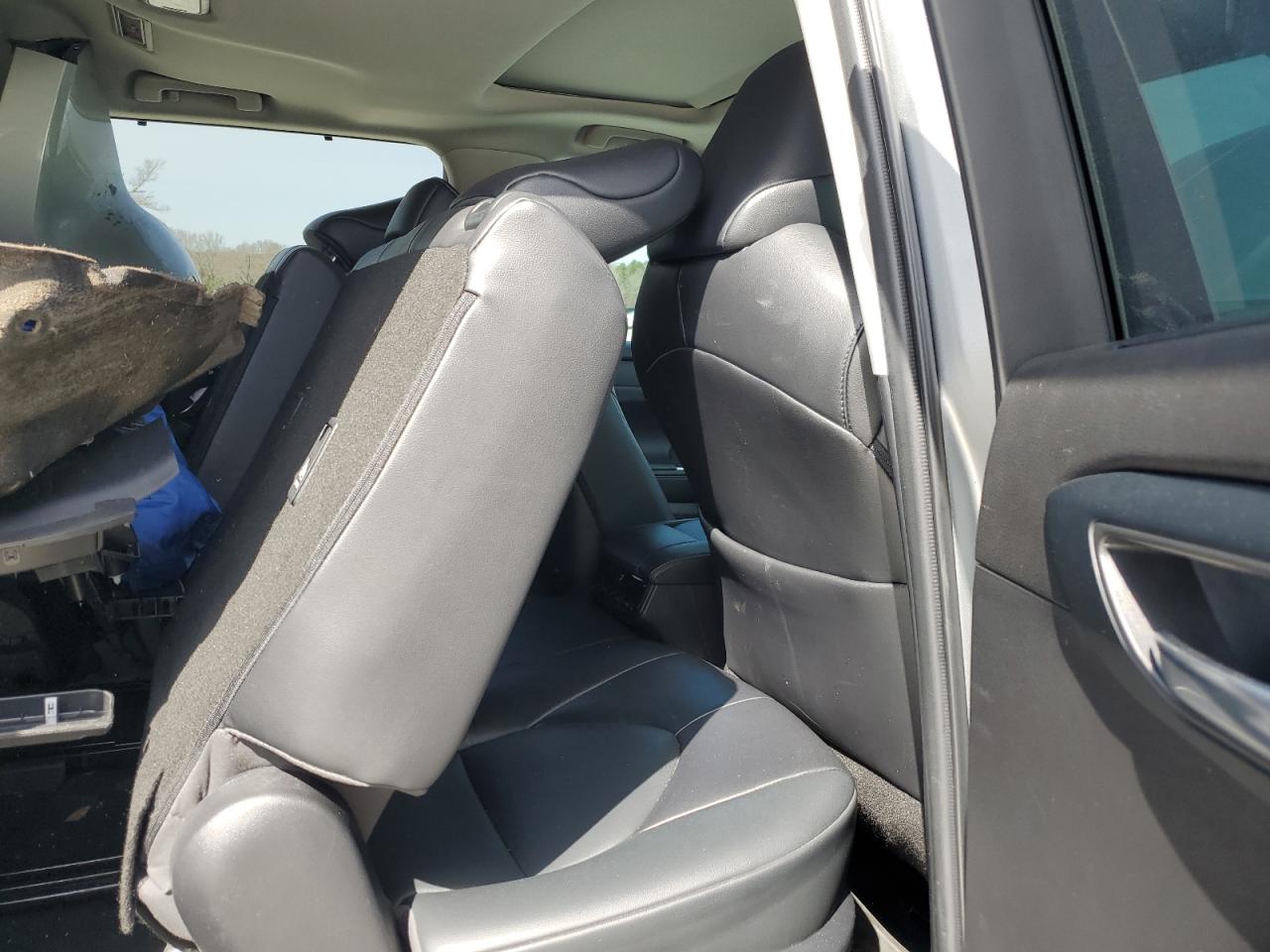 2022 Toyota Highlander - Image 11