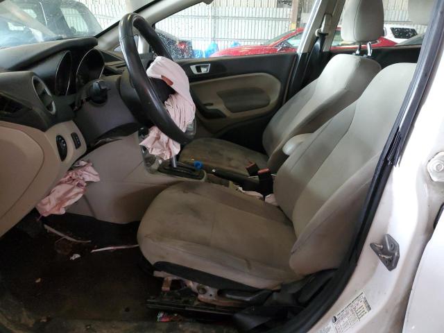  FORD FIESTA 2016 Белый