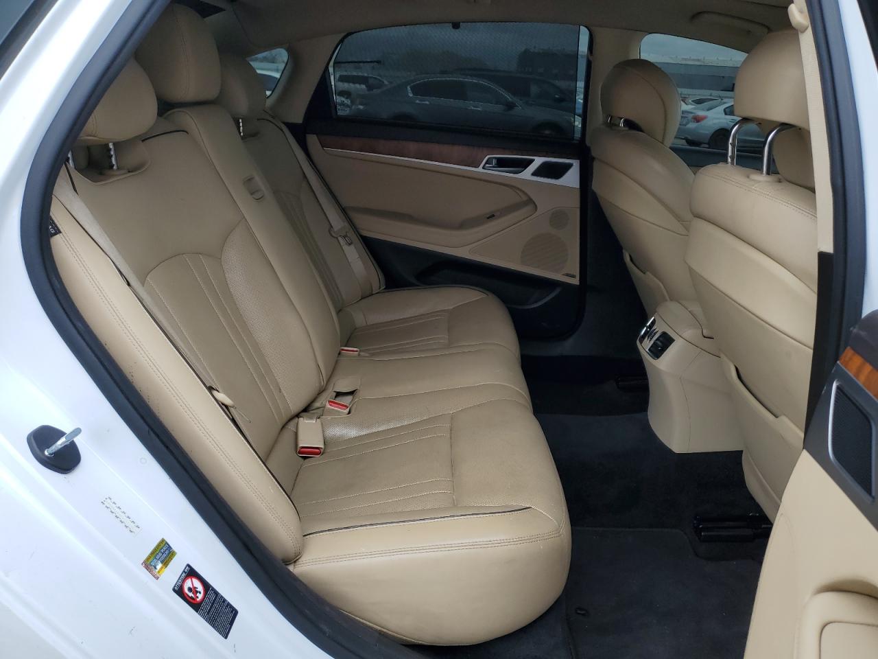2015 Hyundai Genesis - Image 10