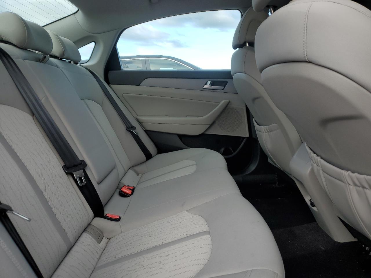 2017 Hyundai Sonata - Image 10