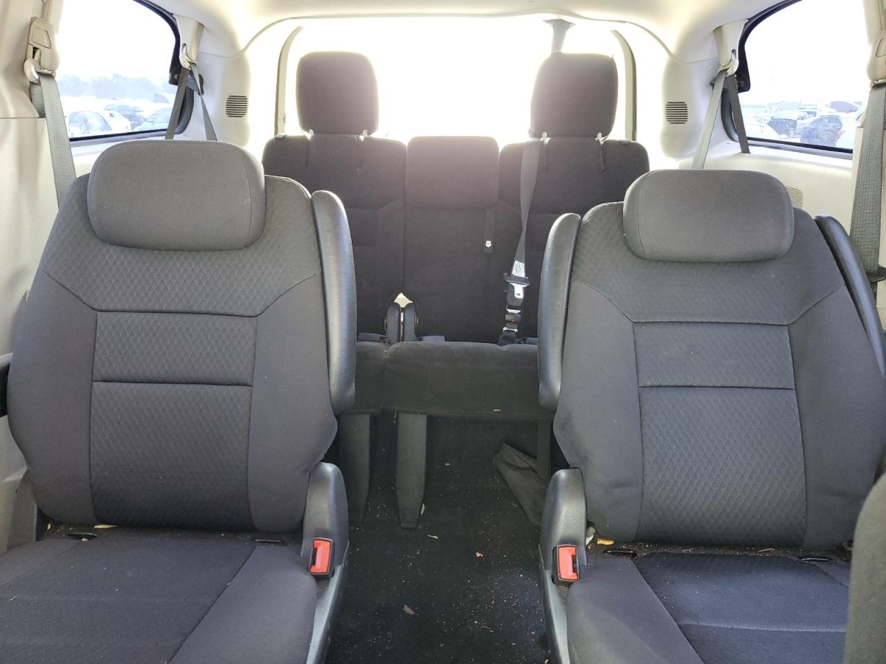 2015 Dodge Caravan - Image 10