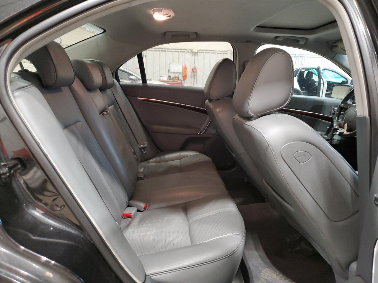 2010 Lincoln MKZ - Image 10