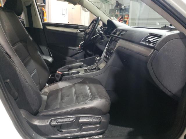  VOLKSWAGEN PASSAT 2019 White
