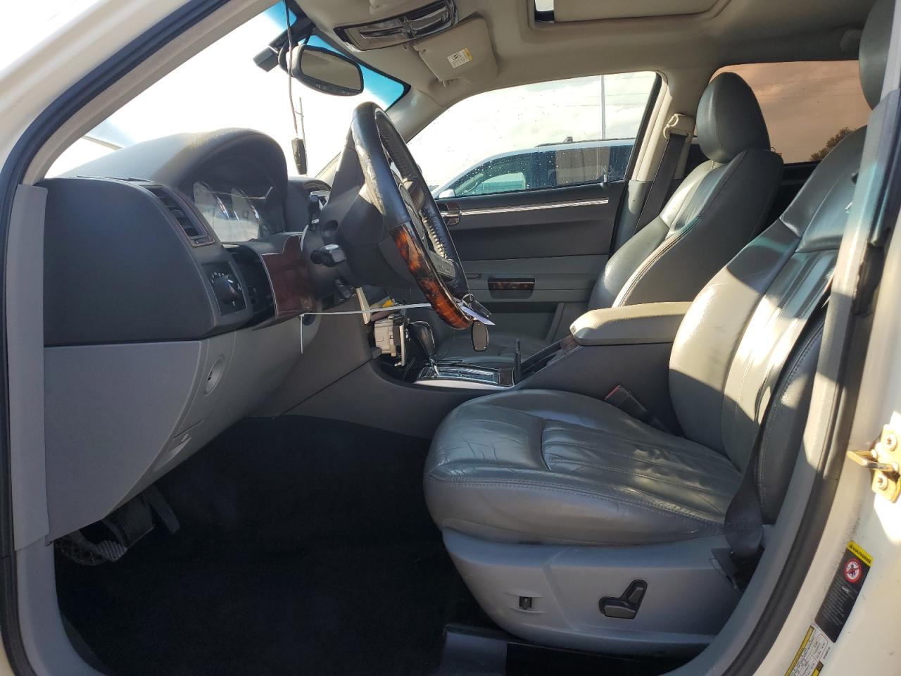 2005 Chrysler 300 - Image 7